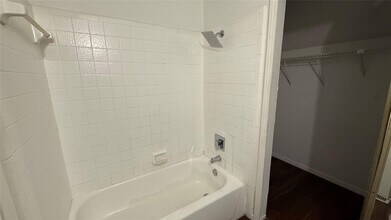 9839 Walnut St, Unit 210 in Dallas, TX - Building Photo - Building Photo