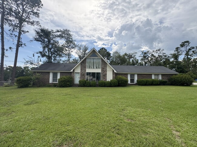 property at 1605 Clyde Blvd