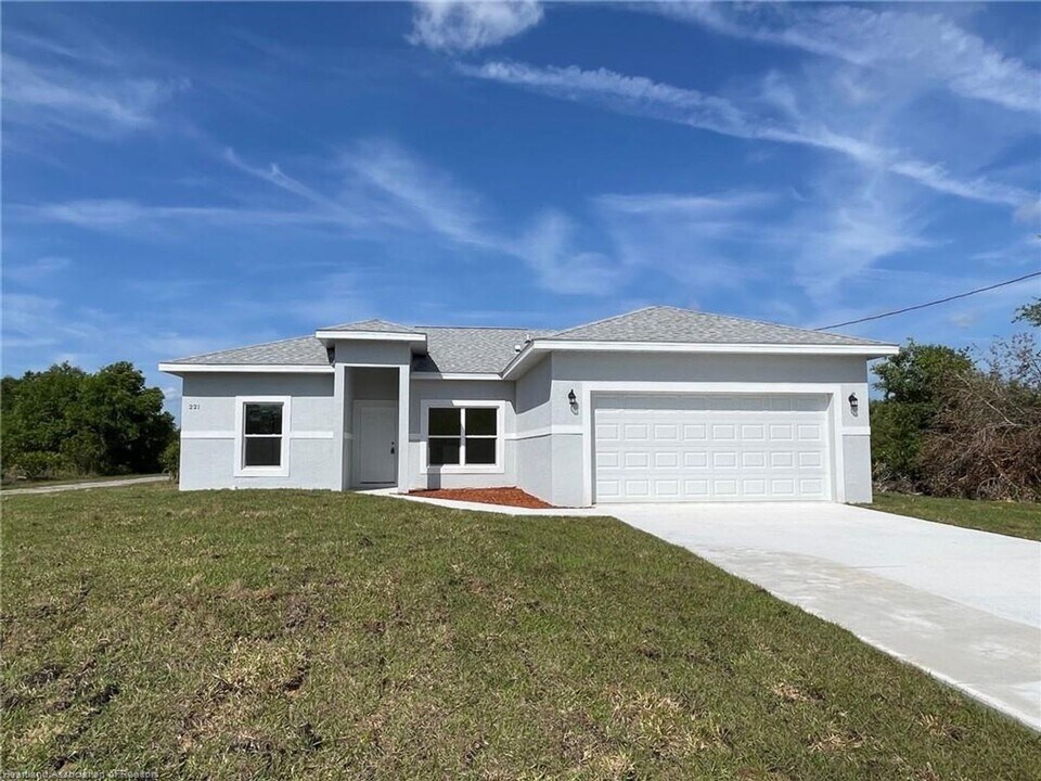 221 Broach St in Lake Placid, FL - Building Photo