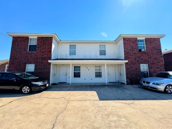 196 Ryan Cir