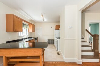 46 Hobson St, Unit 1 in Boston, MA - Foto de edificio - Building Photo