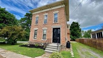 29 Church St, Unit B in Phoenix, NY - Building Photo