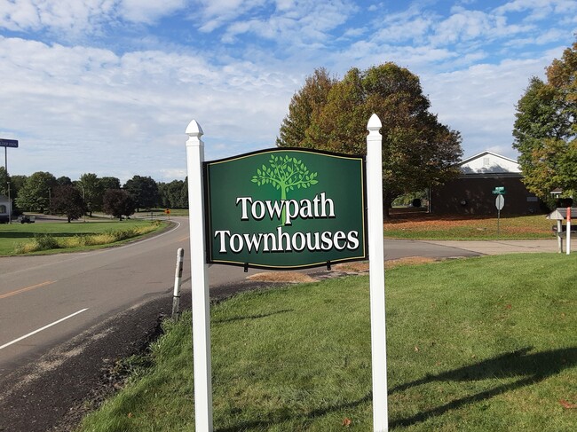 Towpath Townhouses in Bolivar, OH - Foto de edificio - Building Photo