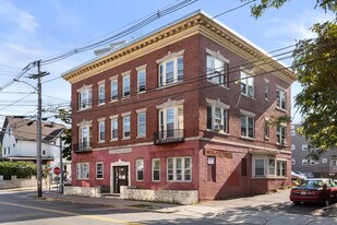565 Beach St in Revere, MA - Building Photo