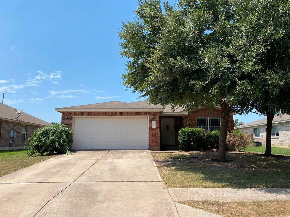 605 Golden Gate Dr in Leander, TX - Foto de edificio