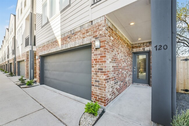 720 W Donovan St in Houston, TX - Building Photo - Building Photo