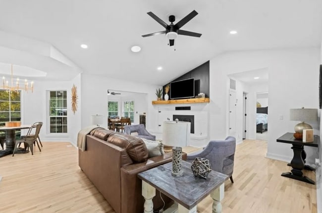 5 Dunvegan Ln in Bella Vista, AR - Foto de edificio - Building Photo