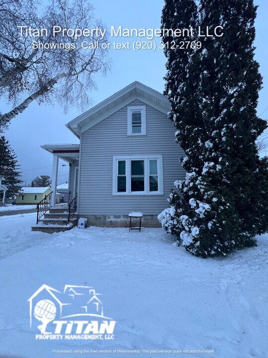 721 E Parkway Ave in Oshkosh, WI - Building Photo