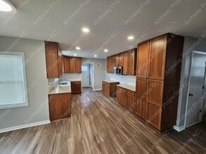 13016 W 76th Terrace in Shawnee, KS - Building Photo - Building Photo