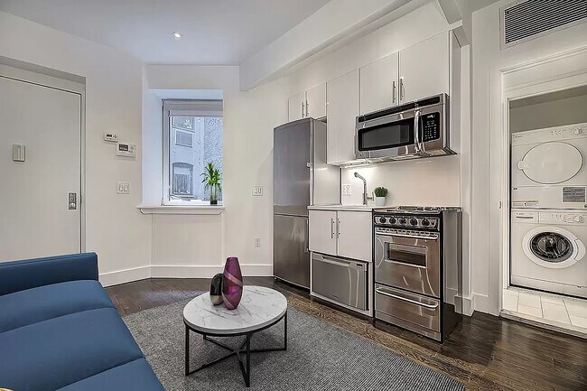 143 Ludlow St, Unit 4C in New York, NY - Building Photo - Building Photo
