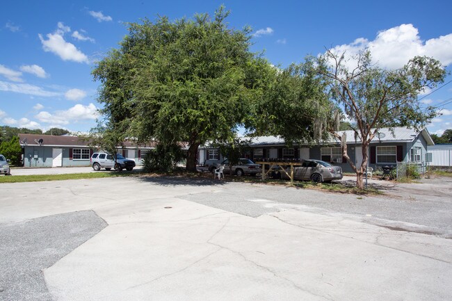 Woodland Flats in Zephyrhills, FL - Foto de edificio - Building Photo