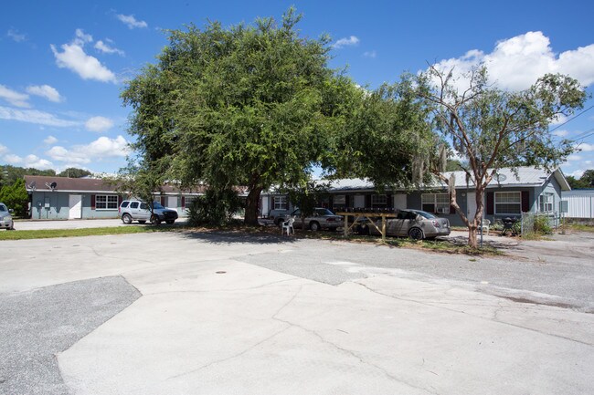 Woodland Flats in Zephyrhills, FL - Building Photo - Building Photo