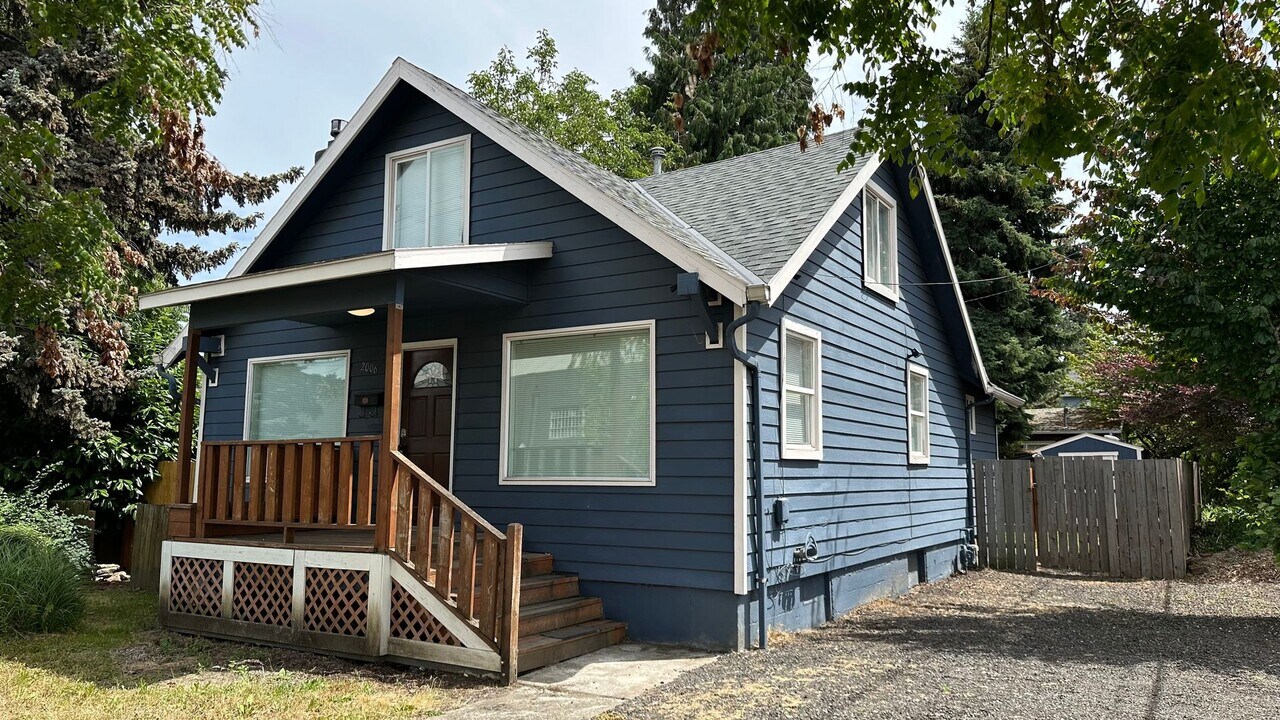 2006 SE Insley St in Portland, OR - Building Photo
