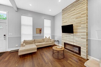 2123 W Adams St in Chicago, IL - Foto de edificio - Building Photo