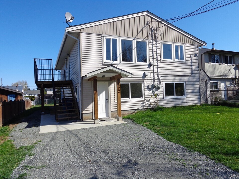 422 Eighth St in Nanaimo, BC - Building Photo