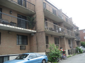 14911 Barclay Ave in Flushing, NY - Building Photo - Building Photo