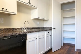 East Orange Village Apartments in Chula Vista, CA - Foto de edificio - Building Photo