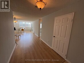 1 Clark Ave W in Vaughan, ON - Building Photo - Building Photo