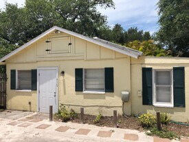 410 28th St W, Unit C in Bradenton, FL - Building Photo
