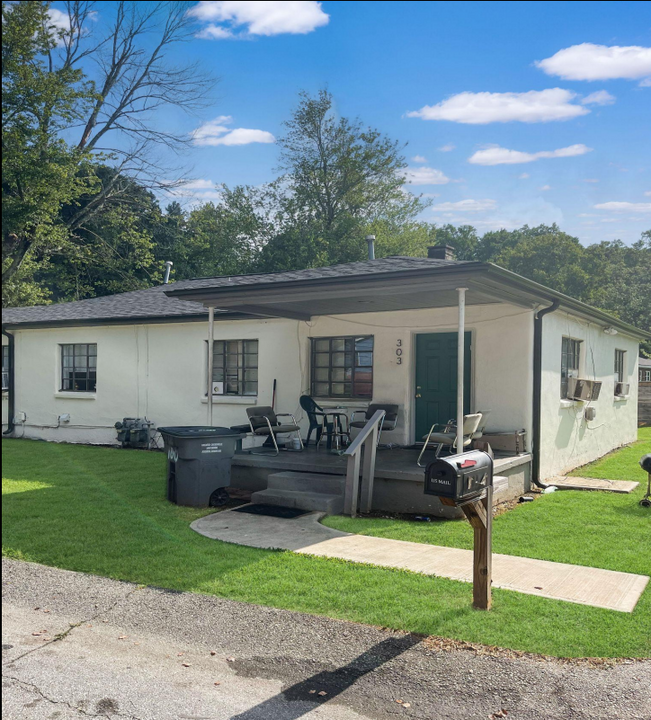 33 Door 20 Unit Multi  Family Home Greenville in Greenville, SC - Building Photo