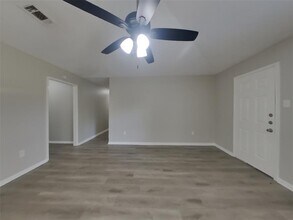 218 S Diamondhead Blvd in Crosby, TX - Building Photo - Building Photo