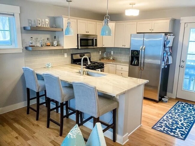 12 Park Ave in Narragansett, RI - Foto de edificio - Building Photo