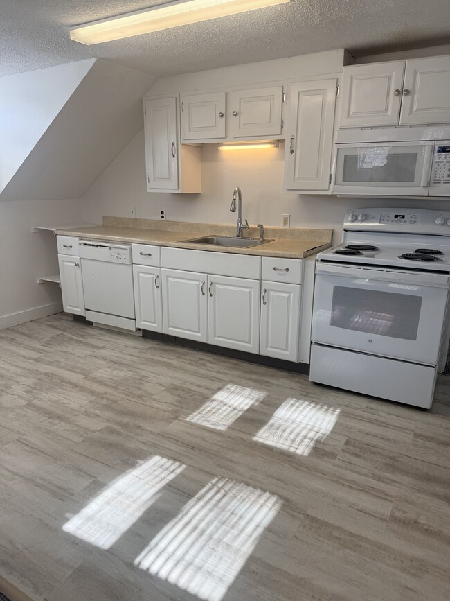 25 Jordan St in Berwick, ME - Foto de edificio - Building Photo