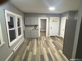 89 Birch St in Manchester, CT - Building Photo