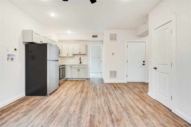 81 Market St in Wappingers Falls, NY - Building Photo - Building Photo