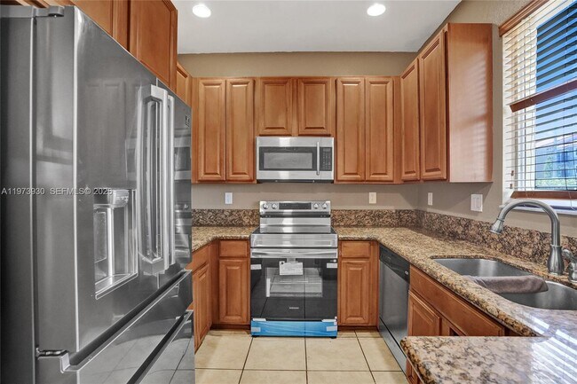 21005 NW 14th Pl in Miami Gardens, FL - Building Photo - Building Photo