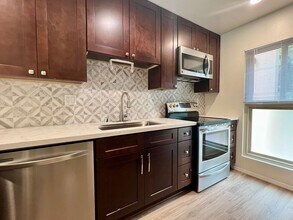 5700 Baltimore Dr in La Mesa, CA - Building Photo - Building Photo