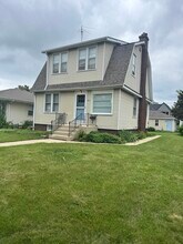 826 N Center St in Naperville, IL - Building Photo - Building Photo