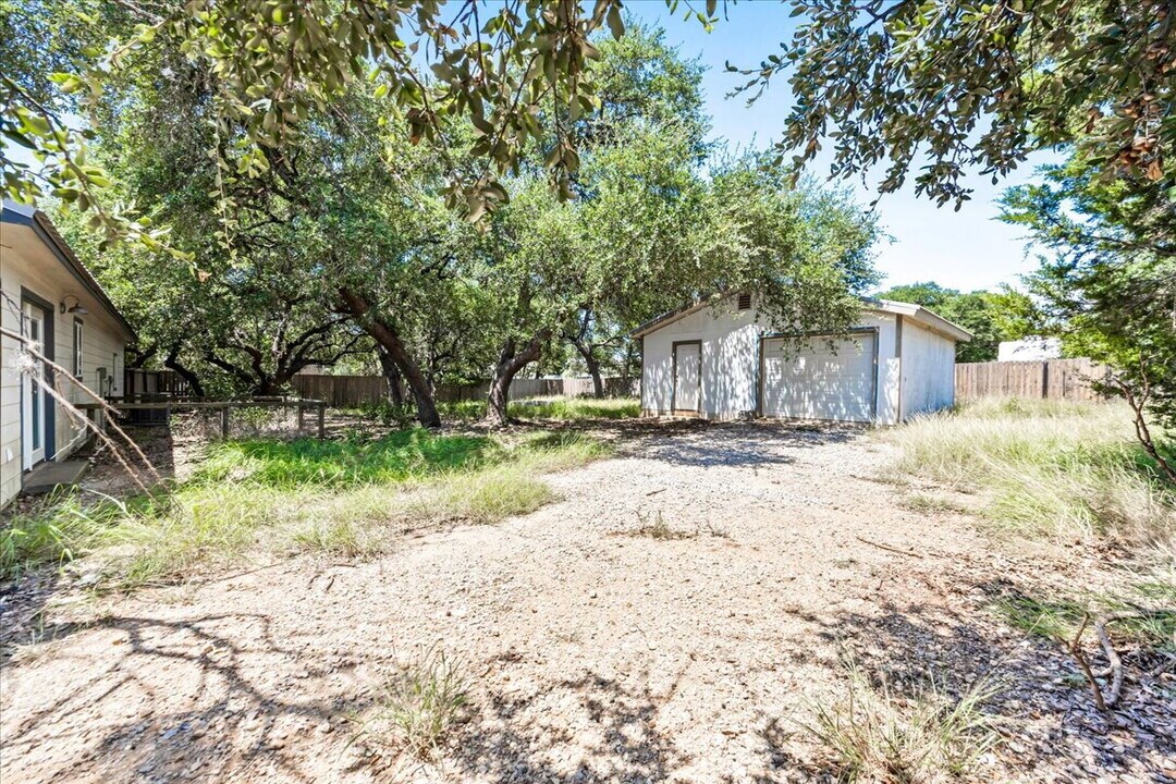 560 Private Rd 1515 in Bandera, TX - Foto de edificio