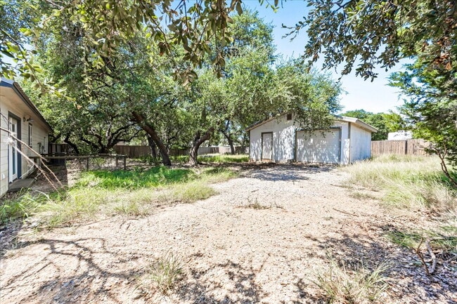 property at 560 Private Rd 1515