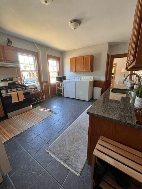 26 Charles St in Auburndale, MA - Building Photo