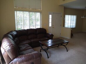 331 Abington Woods Dr in Aurora, IL - Building Photo - Building Photo