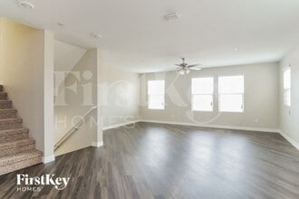 803 N Water St in Henderson, NV - Foto de edificio - Building Photo