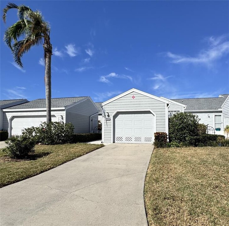 1216 Spoonbill Landings Cir in Bradenton, FL - Foto de edificio