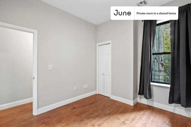 Private bedroom in 4 bed/1 bath Home in New York, NY - Building Photo - Building Photo