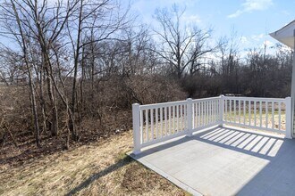 8 Persimmon Dr in Hamilton, OH - Building Photo - Building Photo