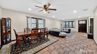 14 Carteret St in Woodbridge Township, NJ - Foto de edificio - Building Photo