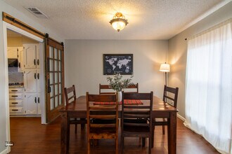 5604 Greentree Ave in Wichita Falls, TX - Building Photo - Building Photo