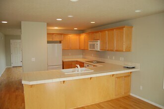 3258 SE Shoreline Dr in Corvallis, OR - Building Photo - Building Photo