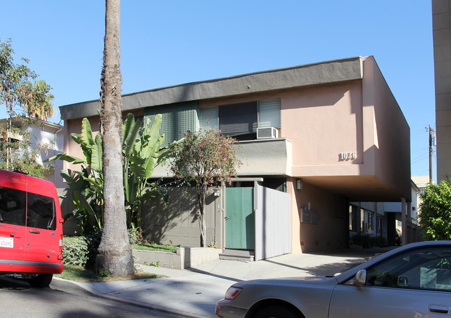 1036 N Orange Grove Ave in Los Angeles, CA - Foto de edificio - Building Photo