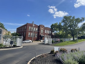 Manors on Main in Newport, KY - Foto de edificio - Building Photo