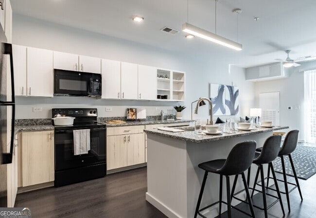 property at 750 Avondale Creek Dr.