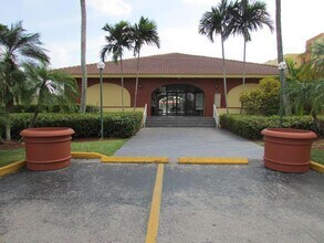 7000 NW 186th St in Hialeah, FL - Building Photo - Building Photo