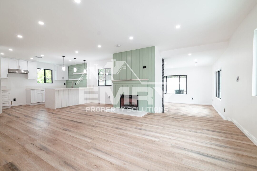 9135 Arrington Ave in Downey, CA - Building Photo