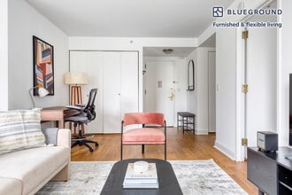 160 Riverside Blvd in New York, NY - Building Photo - Building Photo