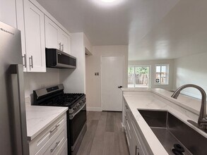 18645 Hatteras St in Los Angeles, CA - Building Photo - Building Photo